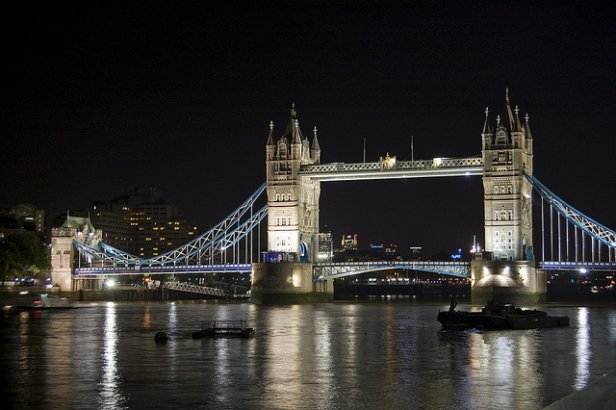 /Tower Bridge